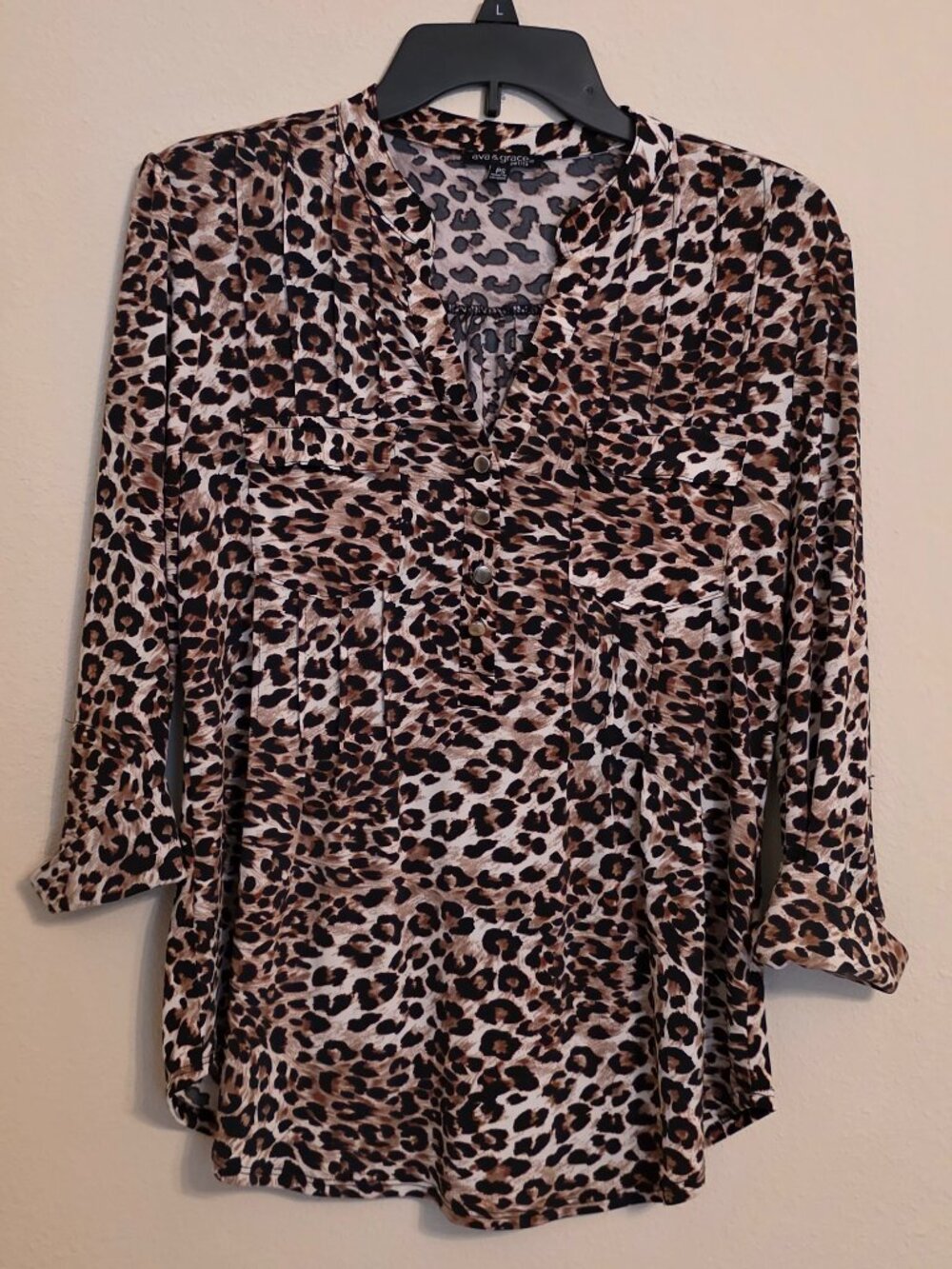 Ava & Grace Silky Leopard Blouse Size PS